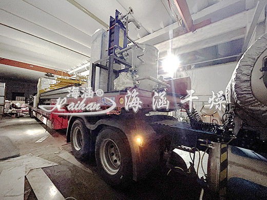The second car of the three-effect external circulation evaporator equipment was also successfully loaded and shipped to the customer unit!