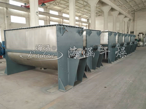 Horizontal screw belt mixer