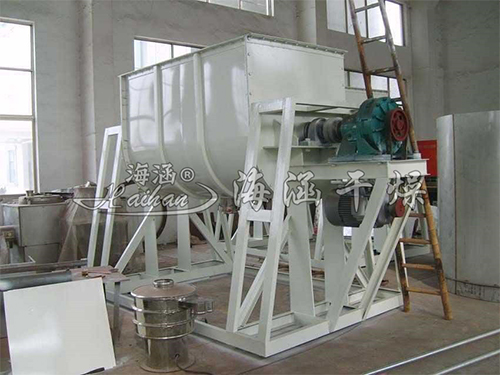 Horizontal screw belt mixer