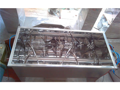 Horizontal screw belt mixer