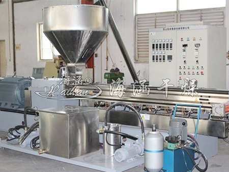 Twin-screw extrusion granulator