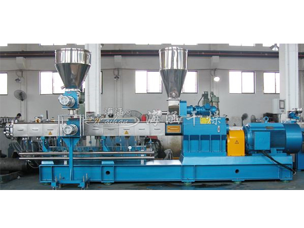 Twin-screw extrusion granulator