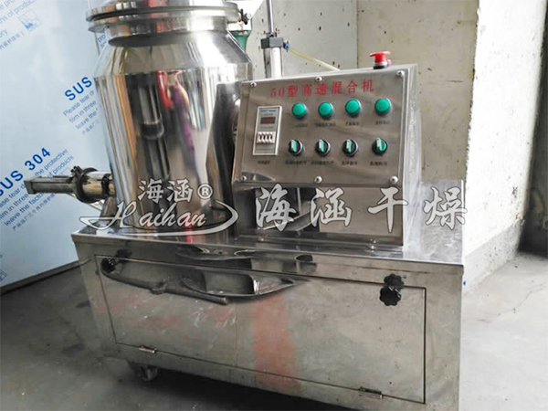 High speed mixing and granulating machine