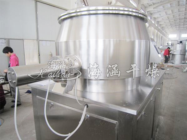 High speed mixing and granulating machine