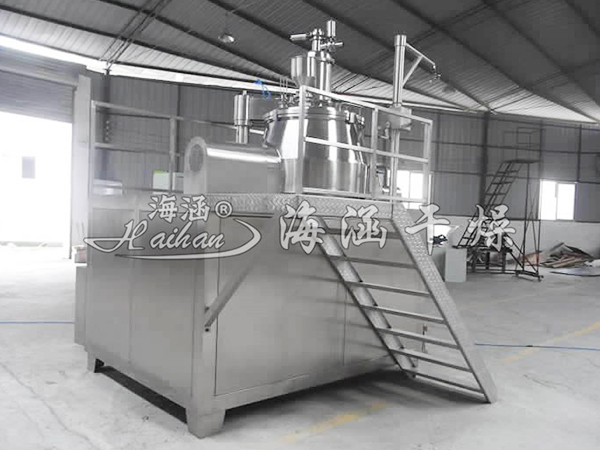 High speed mixing and granulating machine