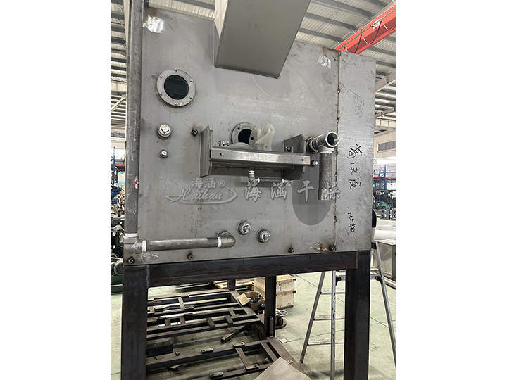 Internal scraper low temperature evaporator