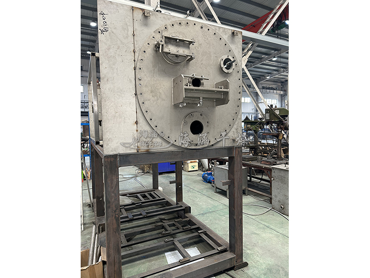 Internal scraper low temperature evaporator