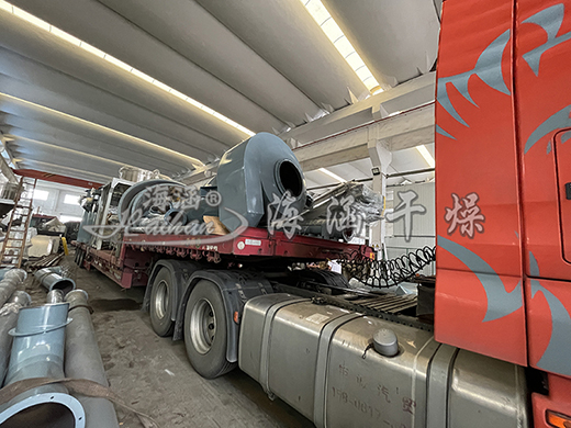 The dust collector and packaging machine were loaded smoothly and sent to the customer unit!
