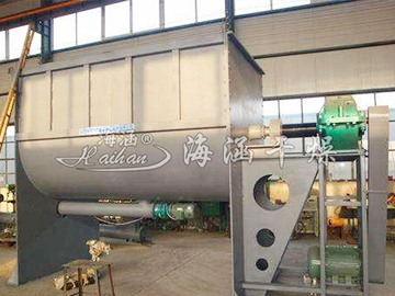 Horizontal screw belt mixer