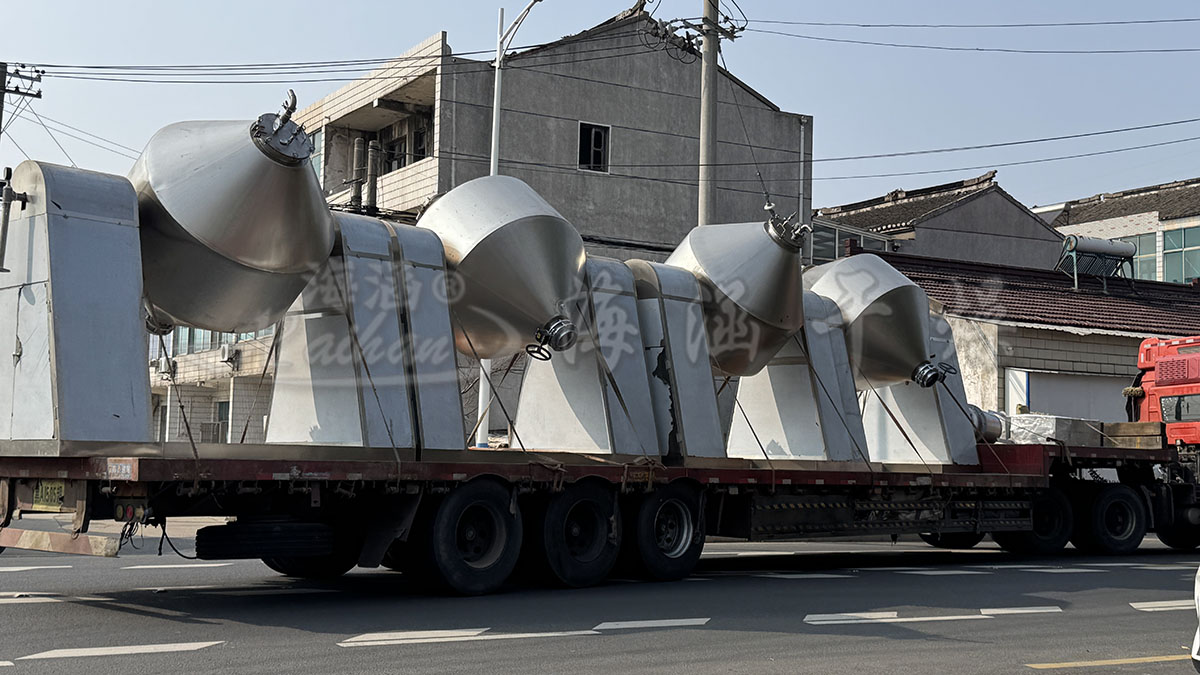 Four double-cone rotary vacuum dryers are all ready for shipment! Haihan Drying welcomes a small peak of shipments during the Spring Festival