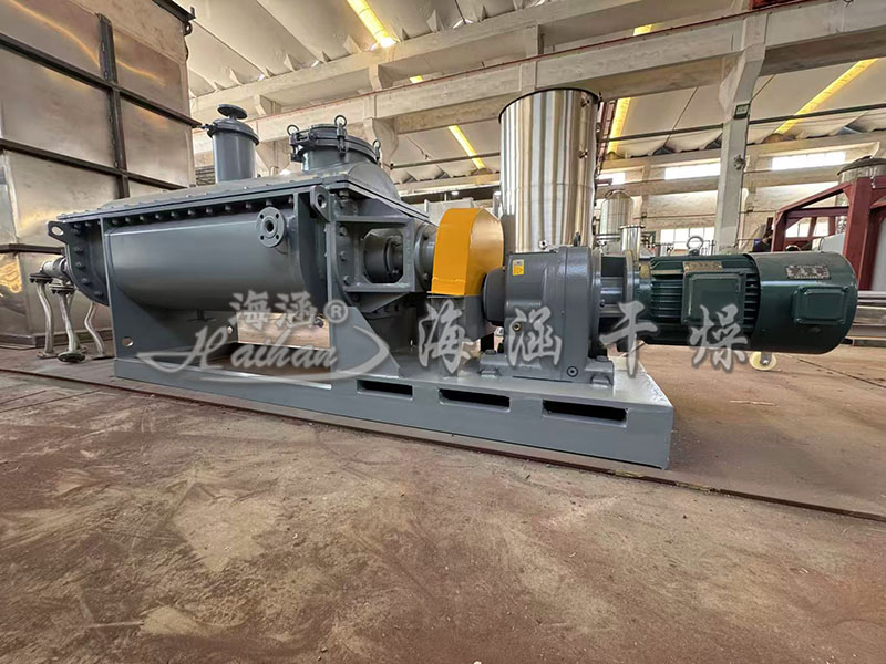The vacuum hollow paddle dryer has been loaded and is being shipped to the customer's site in Guangdong